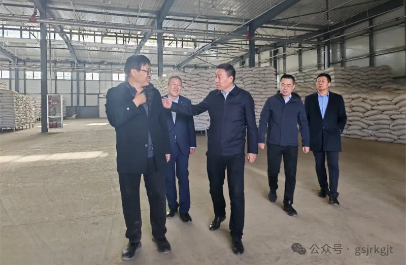 集團黨委委員 副總經(jīng)理趙星軍赴金控甘南擔保調研慰問
